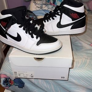 Women Air Jordan 1 MID size 8.5 women